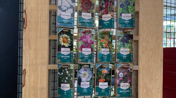 Les partenaires, comme ici la Ferme de Sainte Marthe, sont mis en avant dans les rayons qui les concernent. ©Odile Maillard